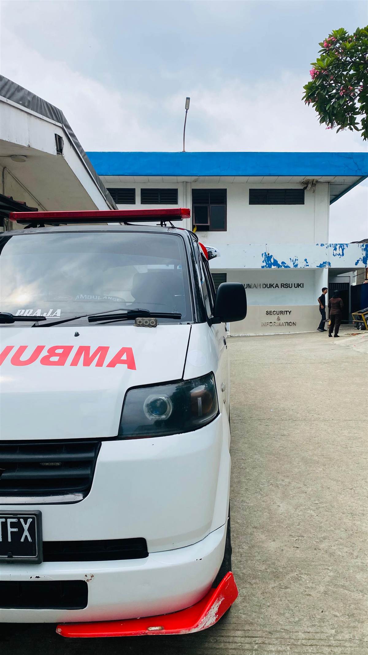 Ambulance di Rumah Duka RSU UKI