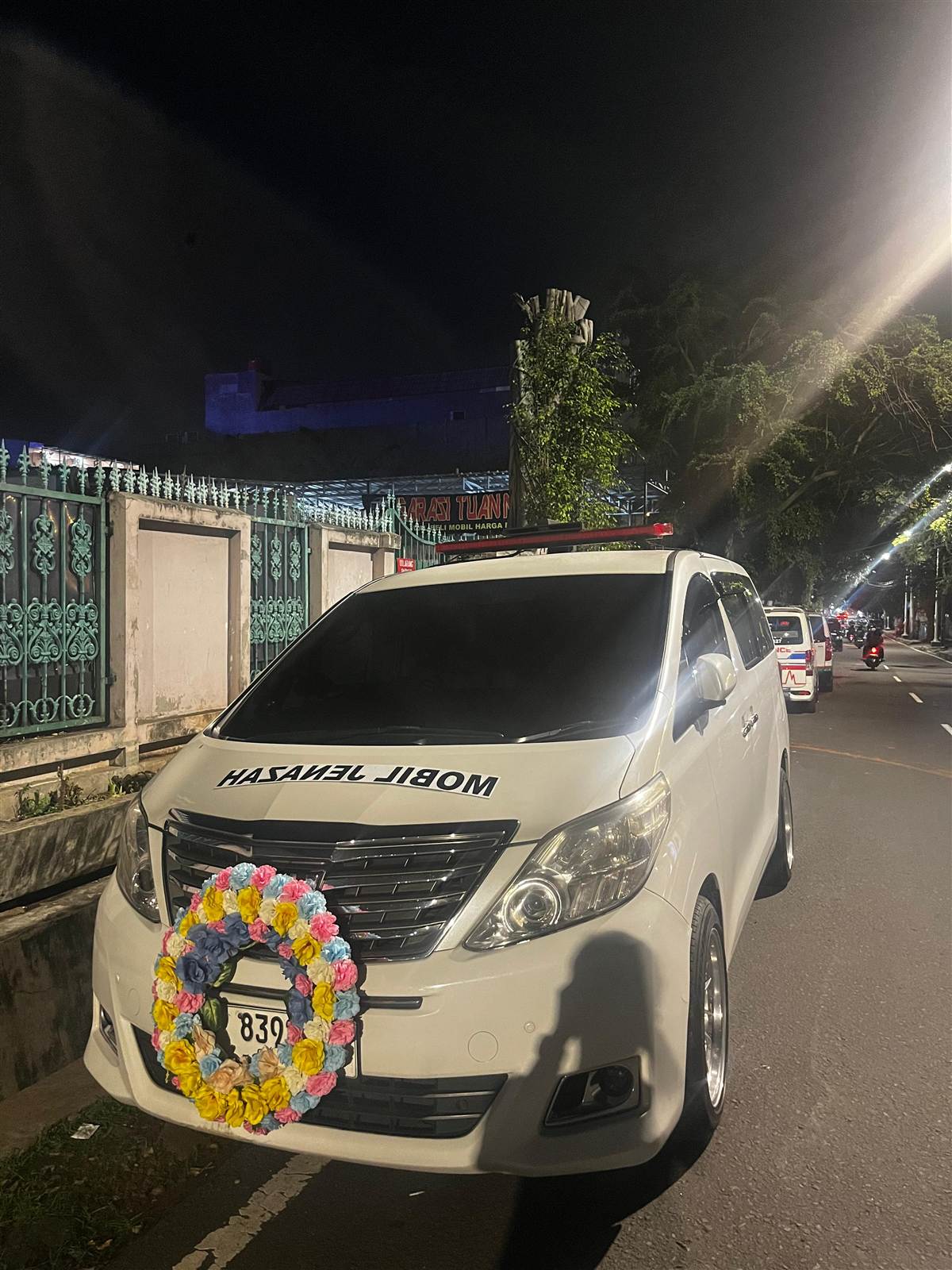 Mobil jenazah siaga malam hari